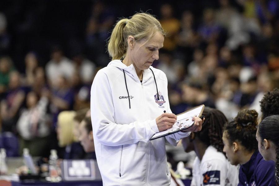 Helle Thomsen, antrenoare la CSM București Helle Thomsen a dat verdictul despre echipa României: „Mă îndoiesc că poate rezista la Campionatul Mondial!”