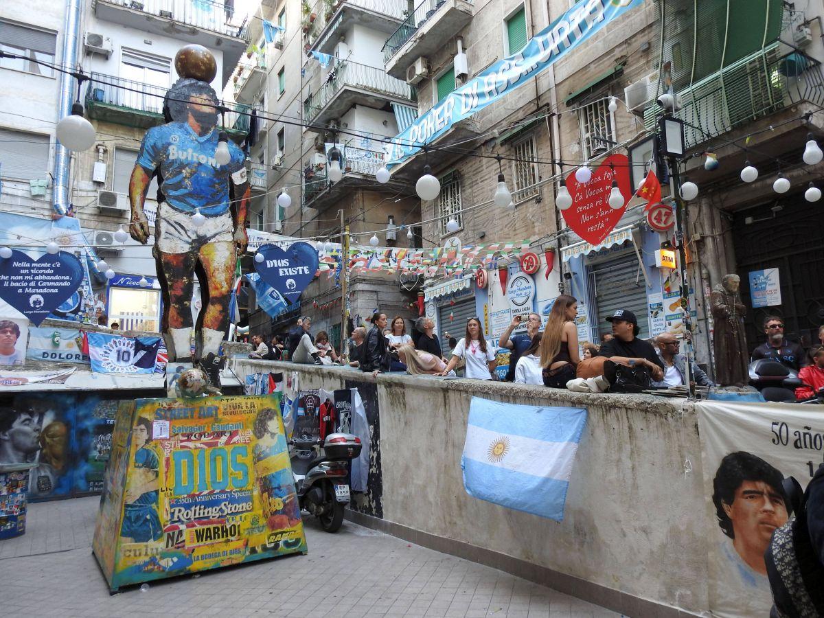 Proteste la muralul lui Maradona