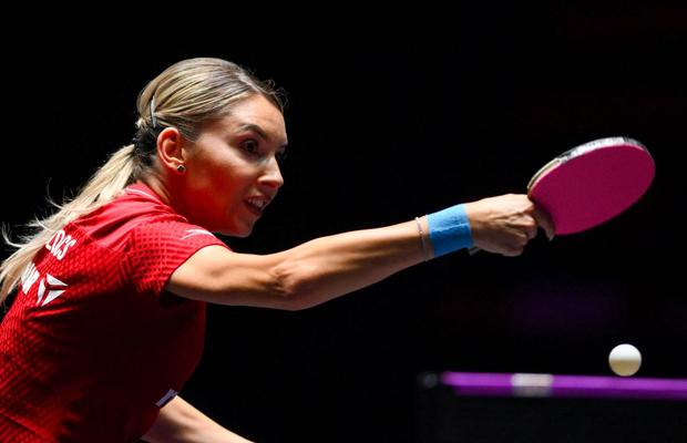 Reprezentativa feminină a României, calificată cu emoții în „sferturi” la Campionatul European pe echipe, 3-2 cu Serbia, cea masculină, categoric, 3-0, cu aceeași adversară