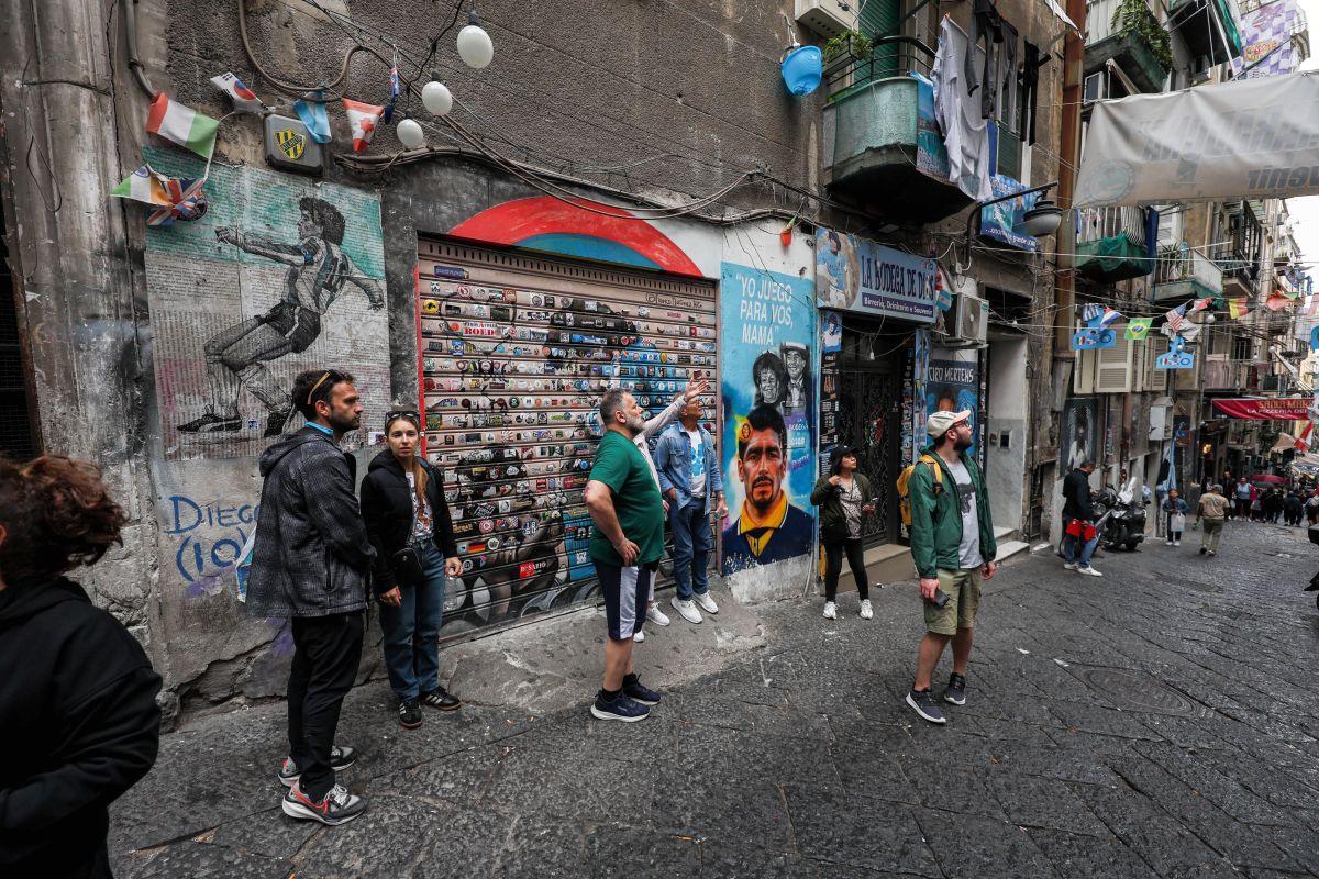 Proteste la muralul lui Maradona
