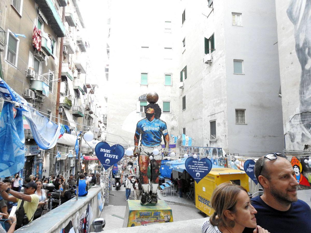 Proteste la muralul lui Maradona