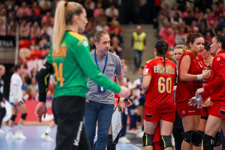 Antrenorul naționalei feminine a României, după meciul strâns cu Norvegia de la EHF Euro Cup: „Mi-a dat o încredere personală pentru viitor”