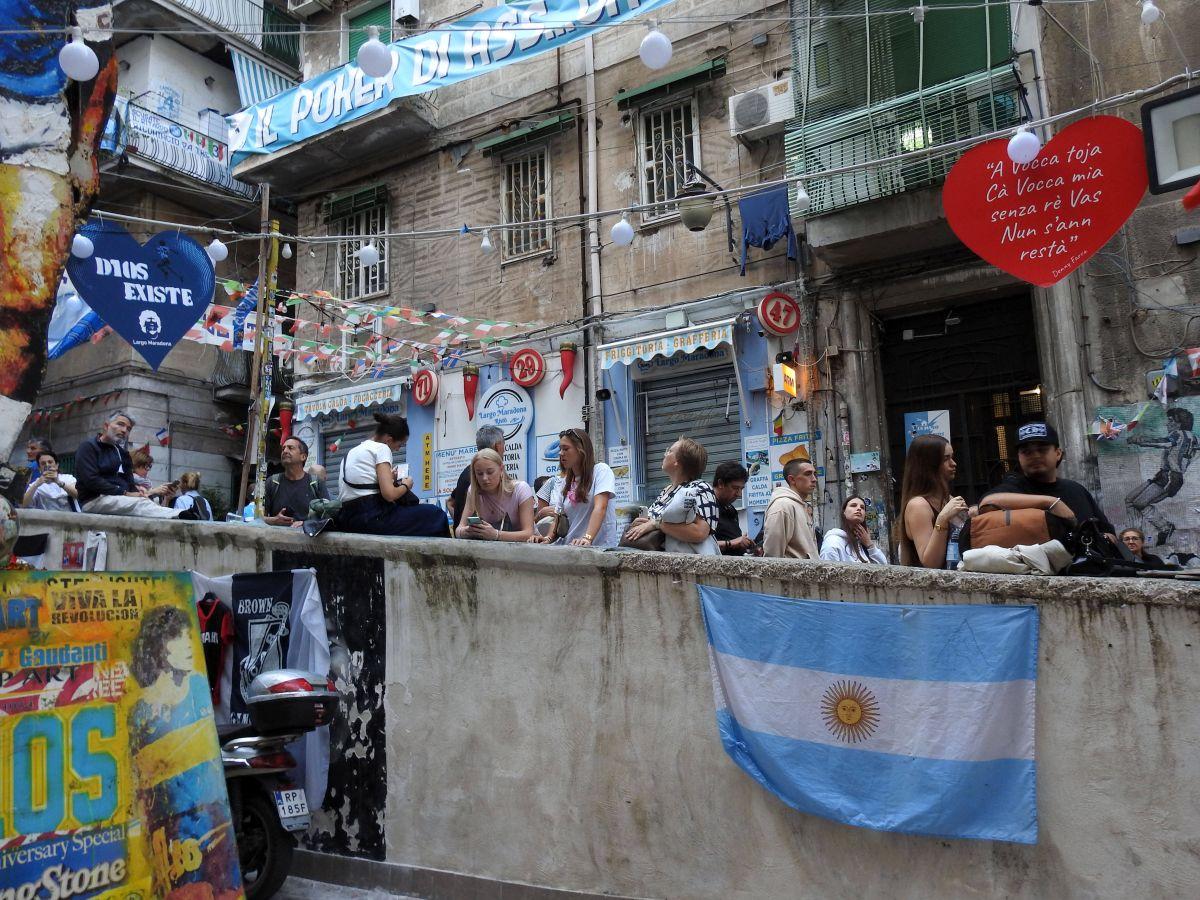 Proteste la muralul lui Maradona