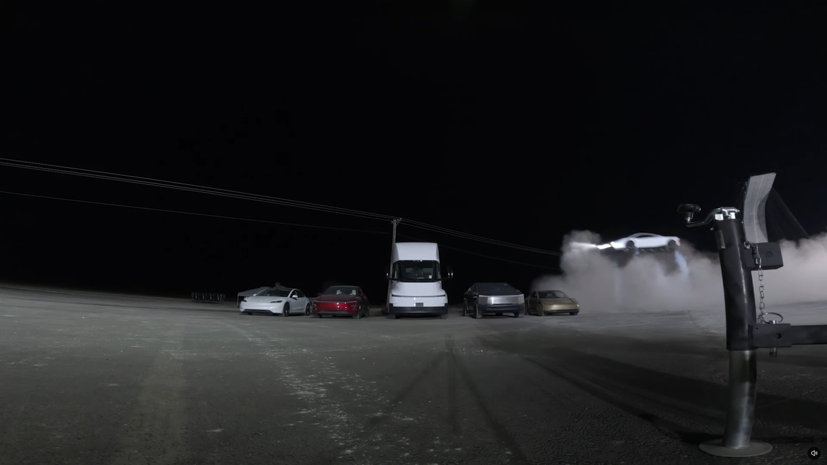 Tesla a prezentat prima mașină zburătoare din lume