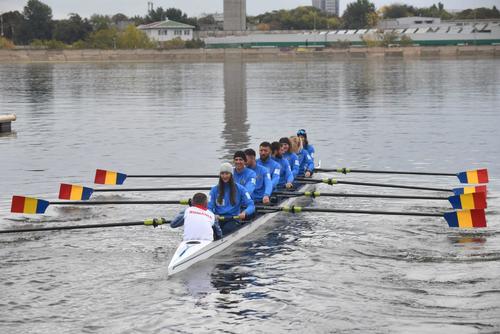 Canotorii lotului național, demonstrație în premieră pe Lacul Morii Foto: FR Canotaj