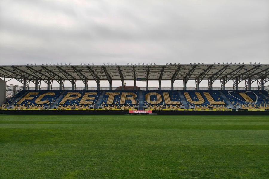 Gazonul de pe „Ilie Oană” a fost refăcut, iar Petrolul rămâne la Ploiești // foto: FC facebook @Petrolul Ploiești Gazonul a fost refăcut pe „Ilie Oană” » Petrolul nu mai trebuie să se mute din Ploiești