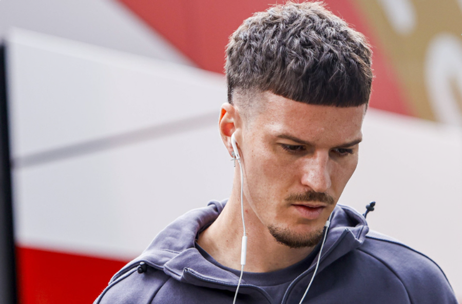 Dennis Man a jucat 53 de minute în campionatul Olandei și 45 în Supercupă în acest sezon pentru PSV Eindhoven Paradoxul Man la PSV Eindhoven » „Riscă să ajungă a patra soluție pe post, dar Peter Bosz nu-i închide ușa”