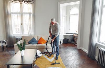 Cum alegi cel mai bun aspirator vertical pentru curățenia din casa ta?