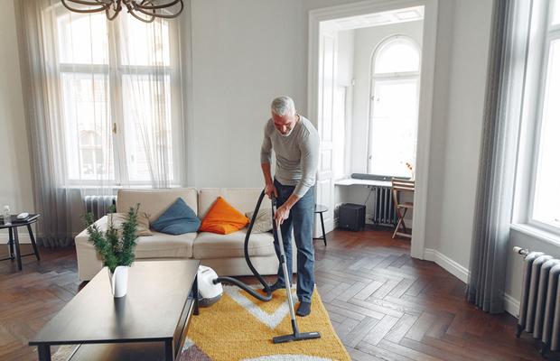 Cum alegi cel mai bun aspirator vertical pentru curățenia din casa ta?
