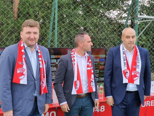 Dorin Şerdean (persoana din stânga imaginii)