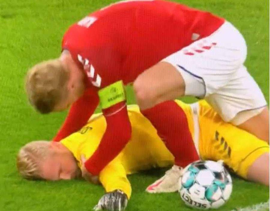 Danemarca - Islanda 2-1. Lovit cu genunchiul în cap, Schmeichel și-a pierdut cunoștința! Ar putea rata meciul Liverpool - Leicester!