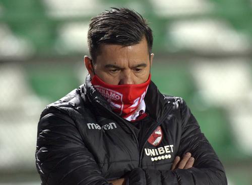 Jucătorii lui Dinamo cred că metodele lui Javi Reyes, preparatorul fizic spaniol, constituie un motiv pentru care echipa arată rău. Cosmin Contra a ajuns să se îndoiască și el de specialist