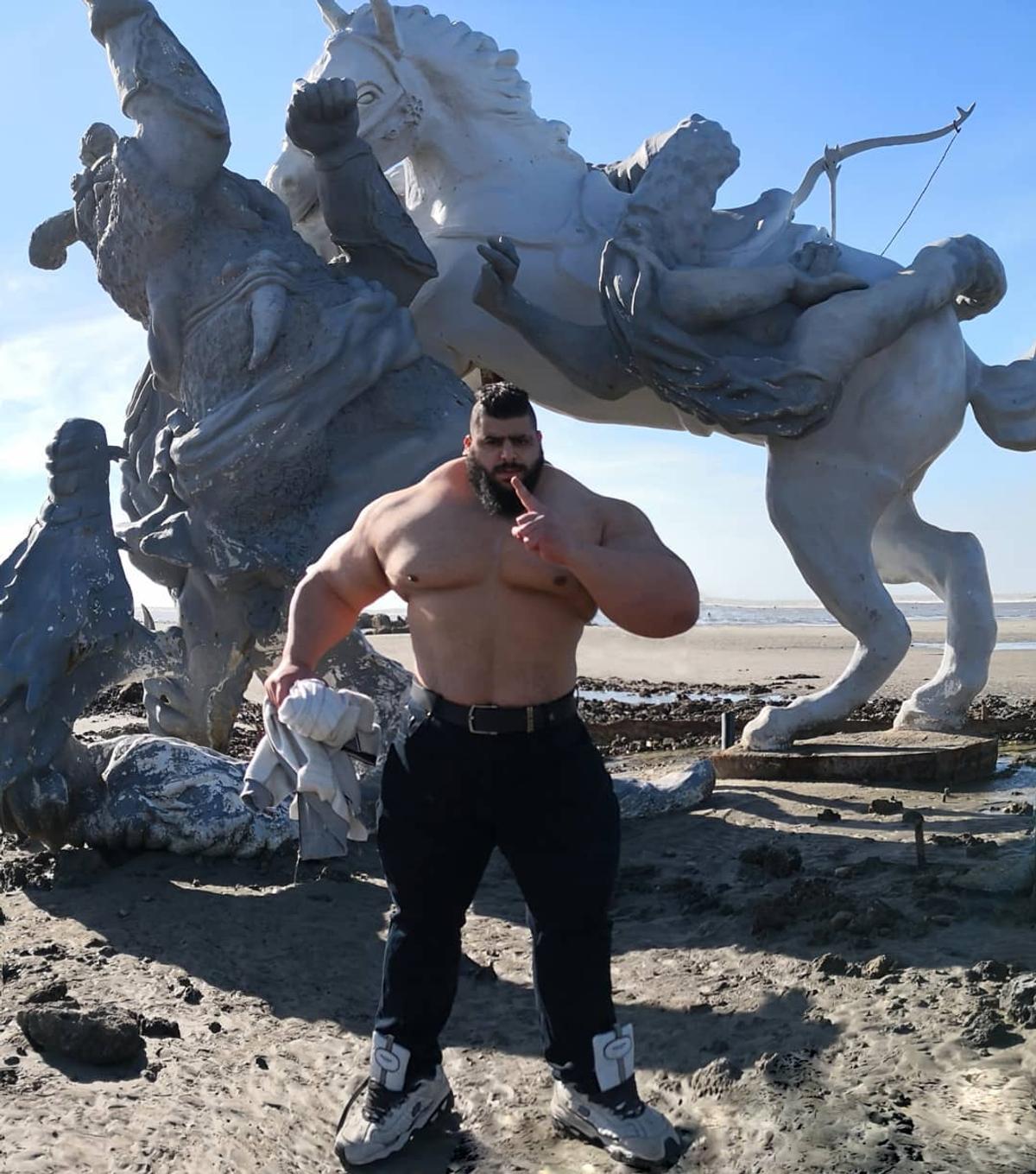 Lupta luptelor s-a amânat. „Cel mai înfricoșător om din lume” nu se va bate cu „Hulk iranianul”