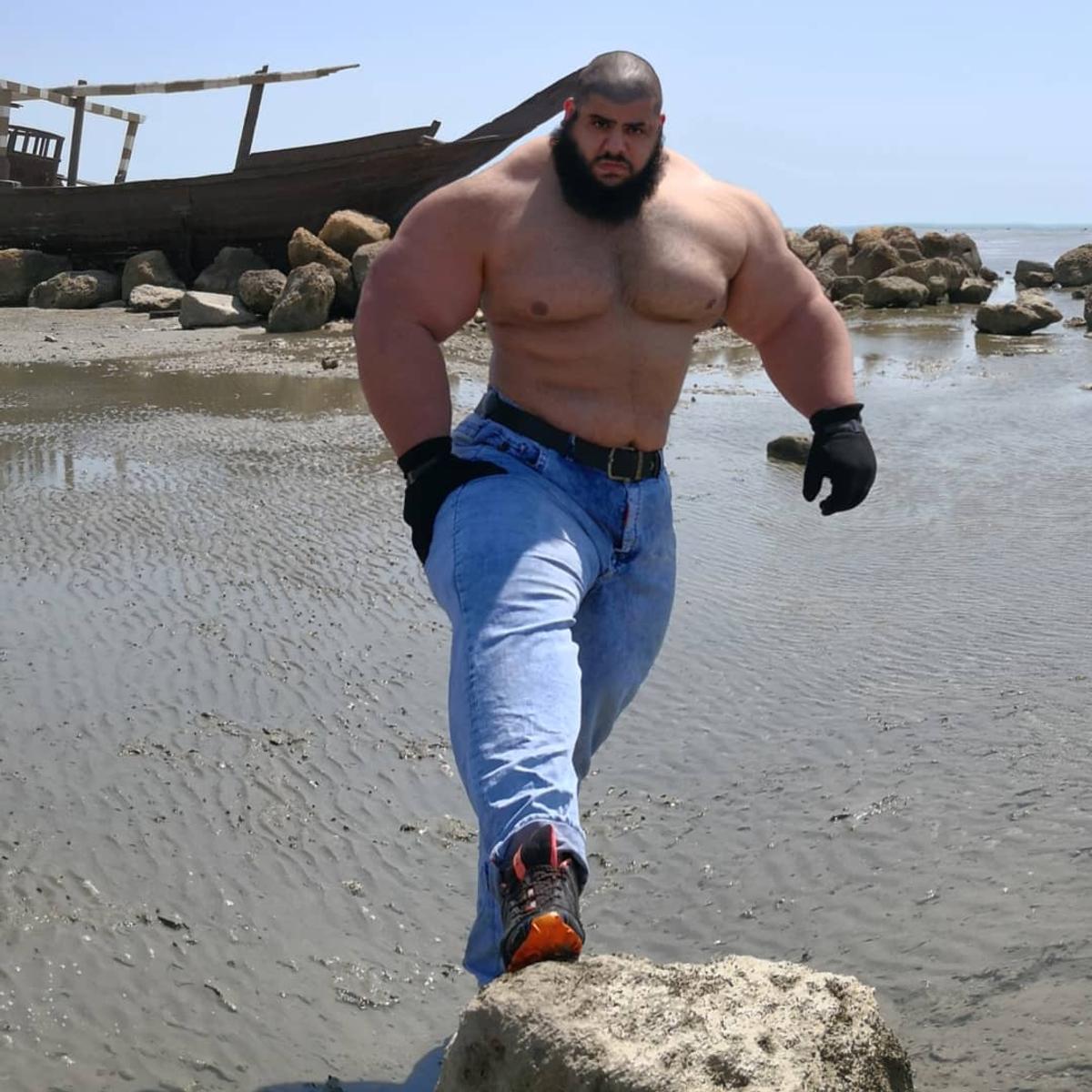 Lupta luptelor! „Cel mai înfricoșător om din lume” se va bate cu „Iranianul Hulk”