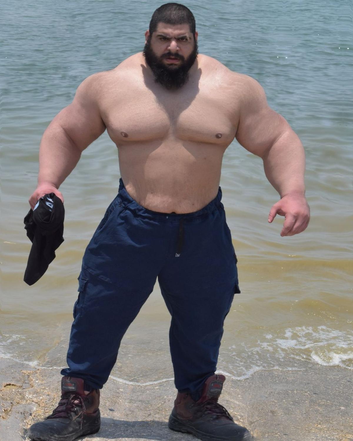 Lupta luptelor! „Cel mai înfricoșător om din lume” se va bate cu „Iranianul Hulk”