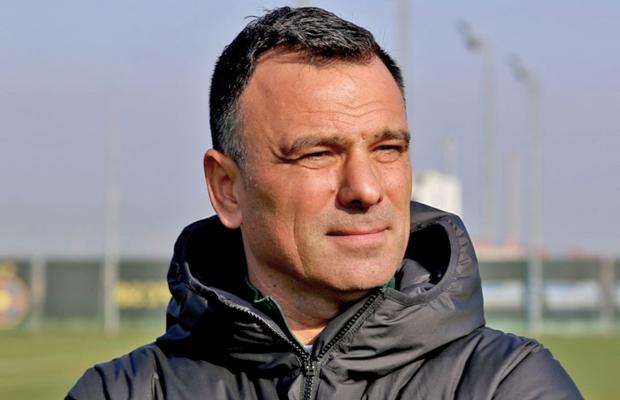Toni Petrea, prezentat la FCSB » Singura condiție pe care i-a pus-o lui Becali + prima fabuloasă din contract