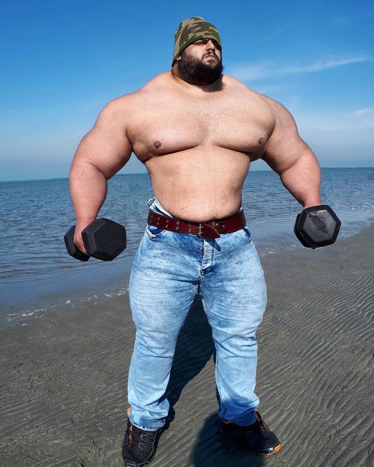 Lupta luptelor! „Cel mai înfricoșător om din lume” se va bate cu „Iranianul Hulk”