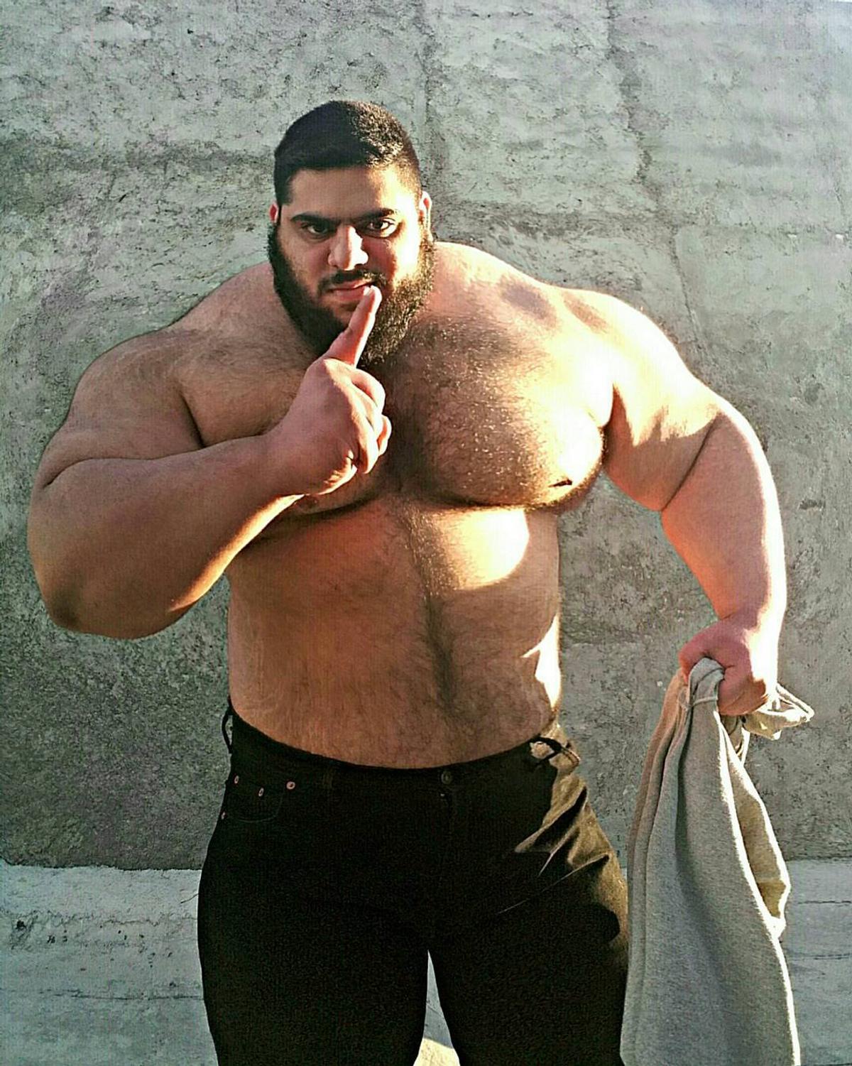 Lupta luptelor! „Cel mai înfricoșător om din lume” se va bate cu „Iranianul Hulk”
