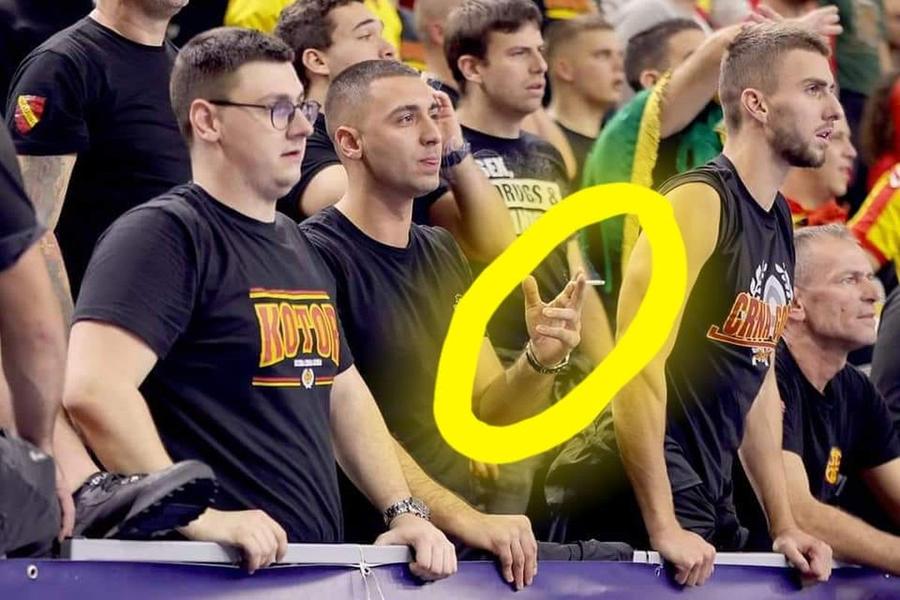 Imagine uluitoare de la România - Muntenegru: incredibil ce făcea un spectator în tribună!