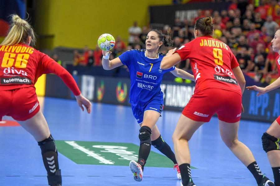 Eliza Buceschi a fost și contra Muntenegrului factorul de echilibru al naționalei României (foto: Raed Krishan/GSP) Despre a fi sau a nu fi român