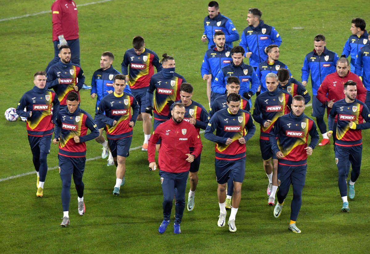 Prezență-surpriză la antrenamentul naționalei » „Tricolorii” s-au pregătit înainte de meciul Slovenia