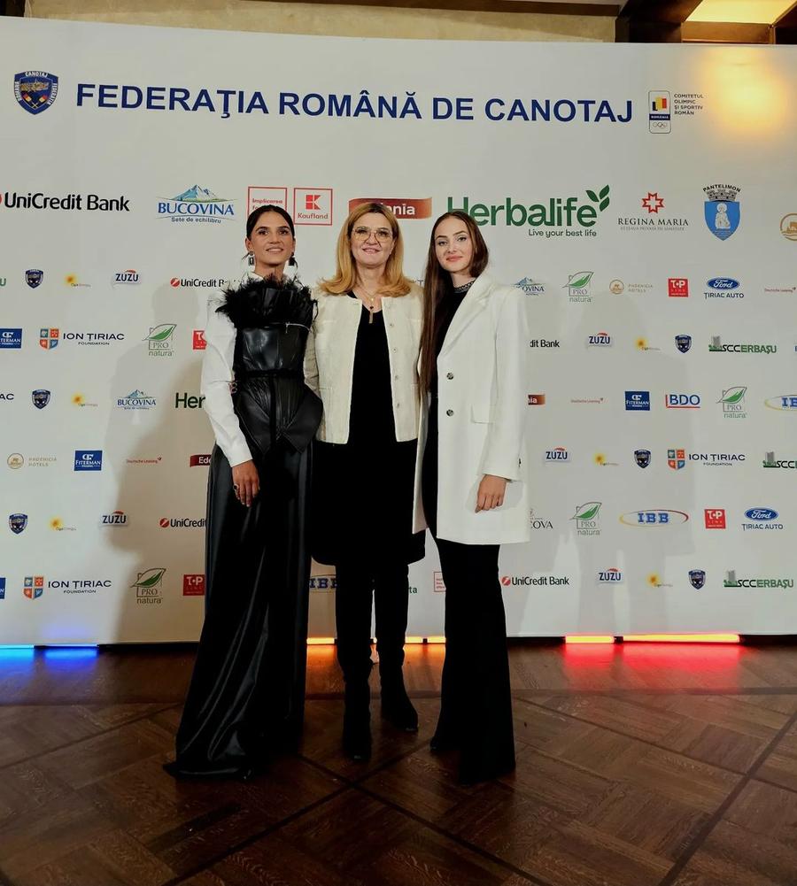 Ionela Cozmiuc și Mariana Dumitru împreună cu Elisabeta Lipă Foto Instagram Ionela Cozmiuc și Mariana Dumitru, vis la finalul olimpic al probei lor: „Ne dorim să aducem o medalie acasă, ar însemna foarte mult”