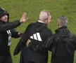 Javier Aguirre, umplut de sânge după ce a fost lovit în cap de o doză de bere în Honduras - Mexic // foto: Captură GSP