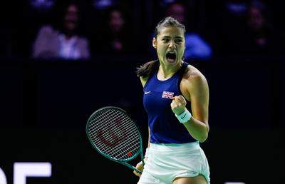 Emma Răducanu a revenit pe teren și a ajutat Marea Britanie să se califice în „sferturile” BJK Cup Finals