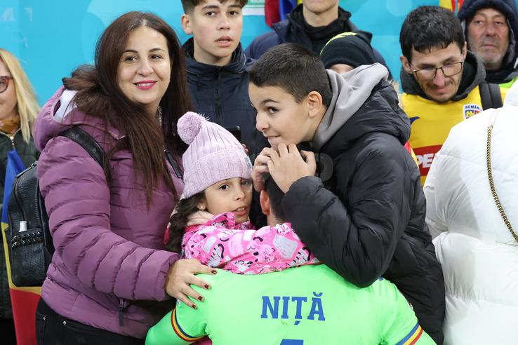 Florin Niță și familia după România - Kosovo FOTO: Ionuț Iordache (GSP)