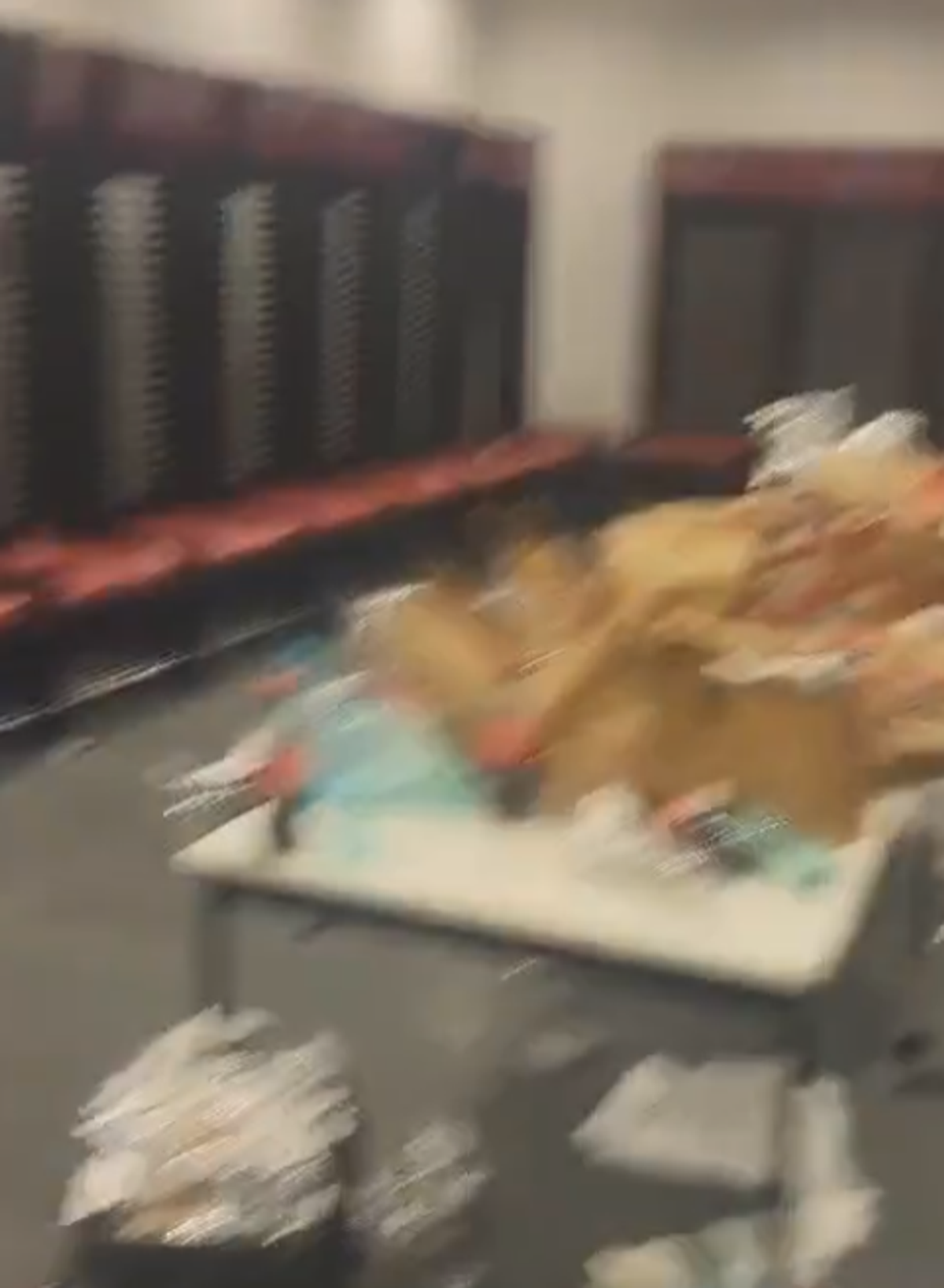Vestiarul de pe Arena Națională vs. Vestiarul de la Priștina