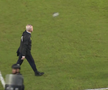 Javier Aguirre, umplut de sânge după ce a fost lovit în cap de o doză de bere în Honduras - Mexic // foto: Captură GSP