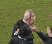 Javier Aguirre, umplut de sânge după ce a fost lovit în cap de o doză de bere în Honduras - Mexic // foto: Captură GSP