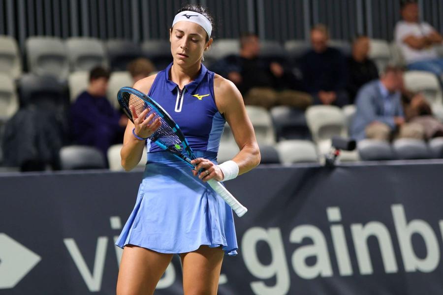 Gabriela Lee în meciul cu Iga Swiatek în play-off-ul BJK Cup Foto: Imago Images România - Polonia 0-3 în play-off-ul Billie Jean King Cup 2026, „tricolorele” vor juca în 2026 în Grupa I Europa/Africa » Victorii pe linie pentru Swiatek și colegele ei