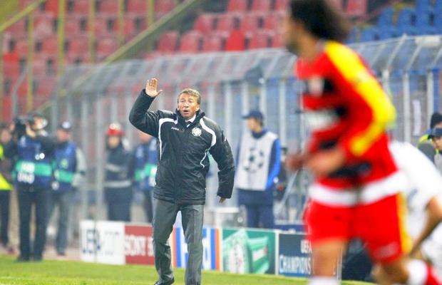 CFR CLUJ - FC SEVILLA // Dobrin i-a scos acum 53 de ani, Dan Petrescu i-a învins cu Urziceni » Cum arată palmaresul echipelor românești cu FC Sevilla