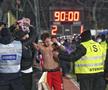 Deian Sorescu a fost dezbrăcat de fanii lui Dinamo, foto: Cristi Preda/GSP