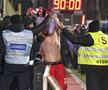 Deian Sorescu a fost dezbrăcat de fanii lui Dinamo, foto: Cristi Preda/GSP