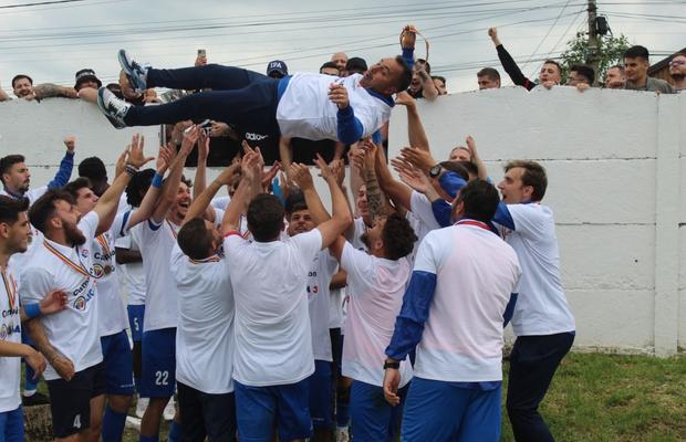 Decizii radicale în Liga 2 » O echipă a dat afară antrenorul și toți jucătorii!