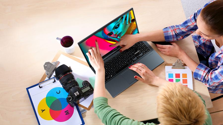 Fă un cadou cu adevărat memorabil: 4 propuneri de laptopuri ASUS
