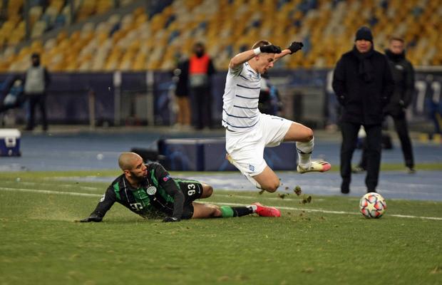 Lucescu mai pierde un jucător! Se desparte de un fundaș de 22 de ani pentru aproape 30 de milioane!