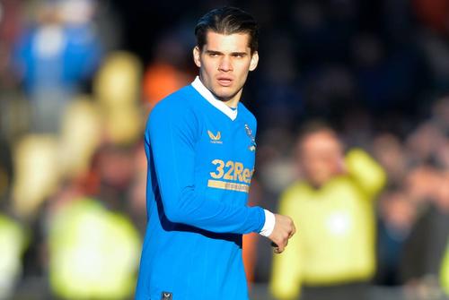 Ianis Hagi (stânga) are o cotă de 6,5 milioane. Moruțan, de doar 5