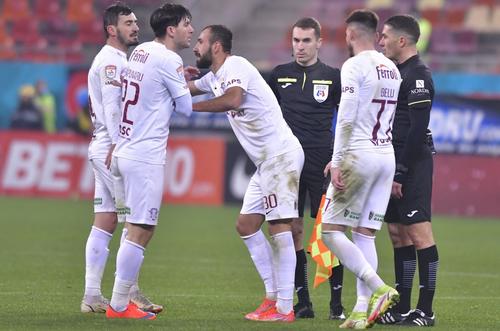Atacanții Rapidului Younes Bnou Marzouk (25 de ani) și Adrian Bălan (31) au fost inexistenți în derby-ul cu FCSB (1-3).