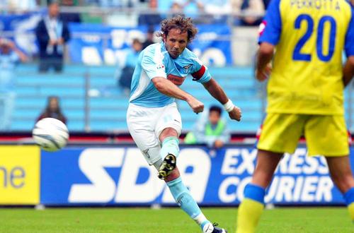 Sinisa Mihajlovic, legenda fotbalului ex-iugoslav, a murit astăzi. Avea 53 de ani și din 2019 suferea de leucemie. Cornel Dinu (74 de ani) a fost marcat de vestea primită.