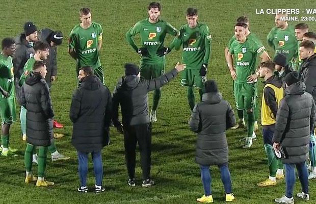 Gică Hagi i-a băgat pe jucători în „ședință” direct pe teren! Nervi și reproșuri după egalul costisitor