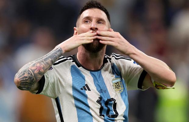 Messi l-a depășit net pe Maradona și atacă în finală performanța lui Pelé!