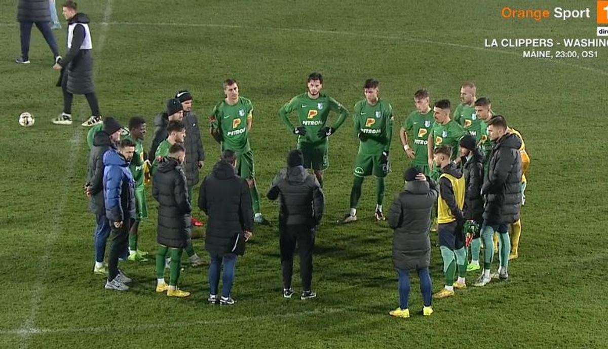 Gică Hagi i-a băgat pe jucători în „ședință” direct pe teren! Nervi și reproșuri după egalul costisitor