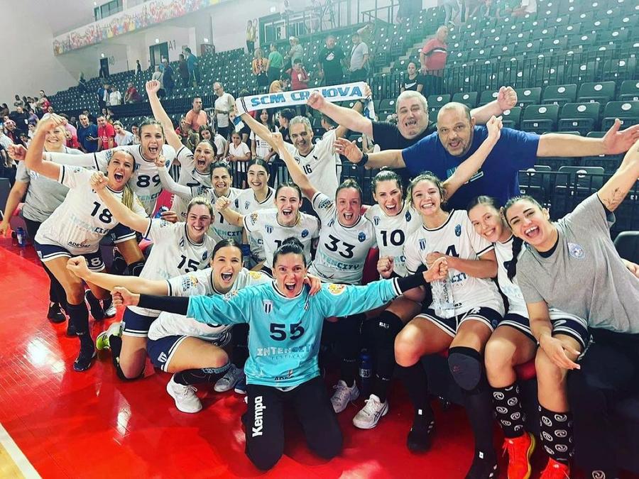 Sărbătorind o victorie în Liga Florilor cu noua ei echipă Foto Instagram Clubul din România a vrut să-i rupă contractul pentru că era însărcinată » Povestea celui mai negru moment din cariera unui portar de la Mondial: „Trebuie să luptăm pentru drepturile noastre!”