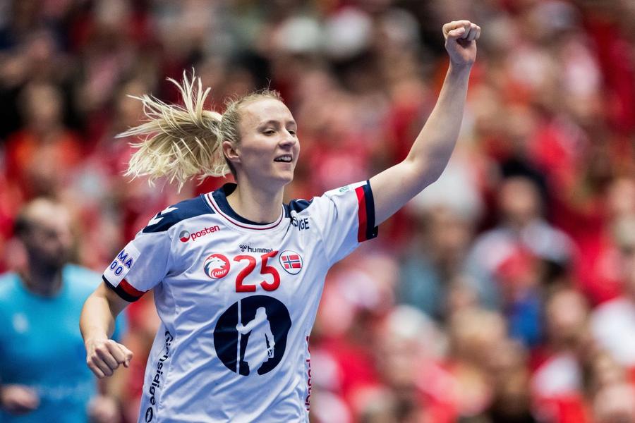 „E cea mai bună din lume, ea este regina Henny Reistad!” » A înscris golul calificării Norvegiei în finala Campionatului Mondial și e ridicată în slăvi de colege