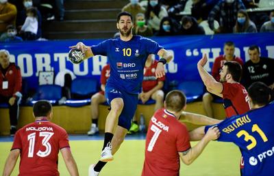 Naționala masculină de handbal, cantonament pentru EURO 2024 cu pomana porcului și antrenamente de 5 ore