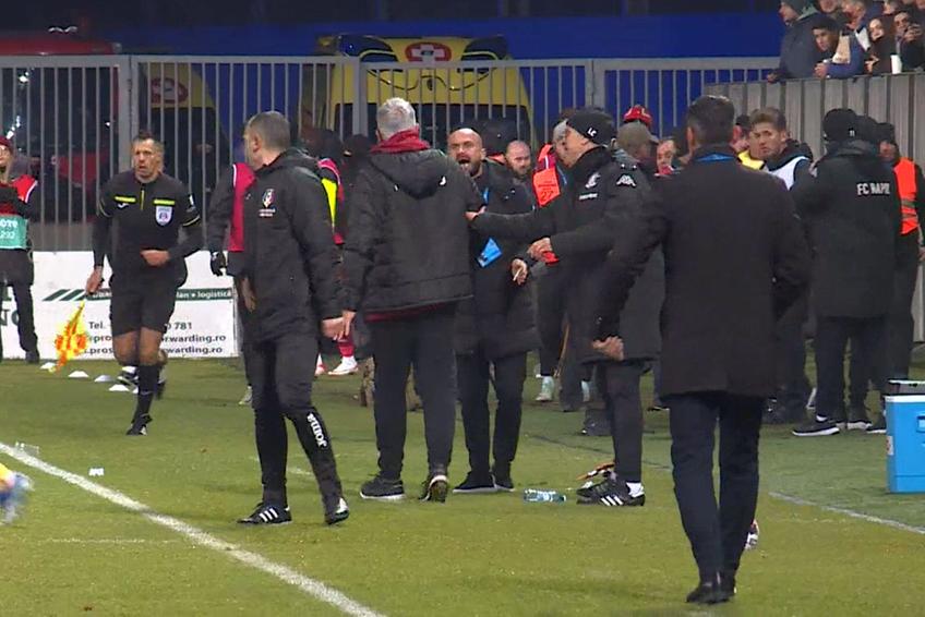 Bergodi, conflict pe margine în timpul meciului Petrolul - Rapid/ foto: captură Orange Sport