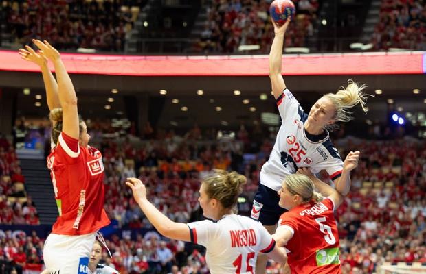 „E cea mai bună din lume, ea este regina Henny Reistad!” » A înscris golul calificării Norvegiei în finala Campionatului Mondial și e ridicată în slăvi de colege